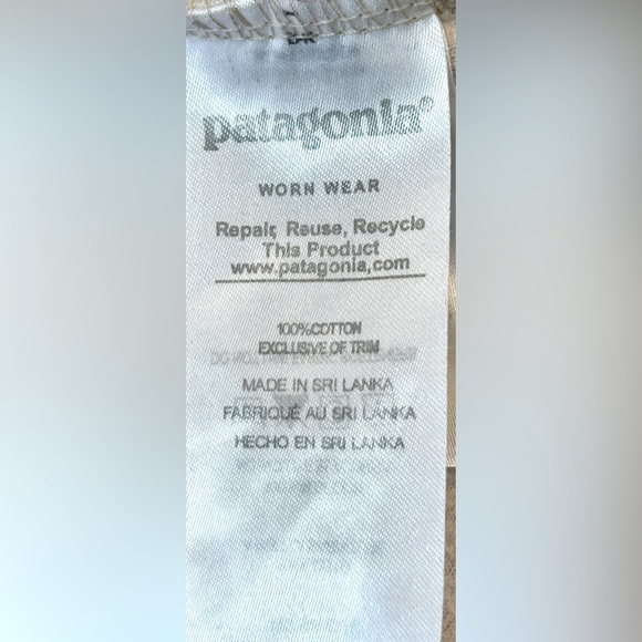 Patagonia 1/4 Zip Pullover Fleece Sweatshirt in Cream with Navy Trim, Size Large - Picture 10 of 13